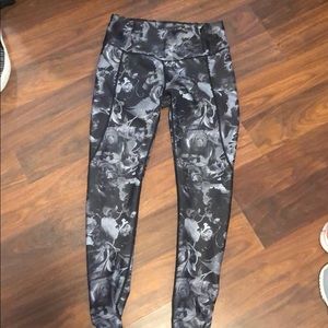 Flower patterned athletic leggings